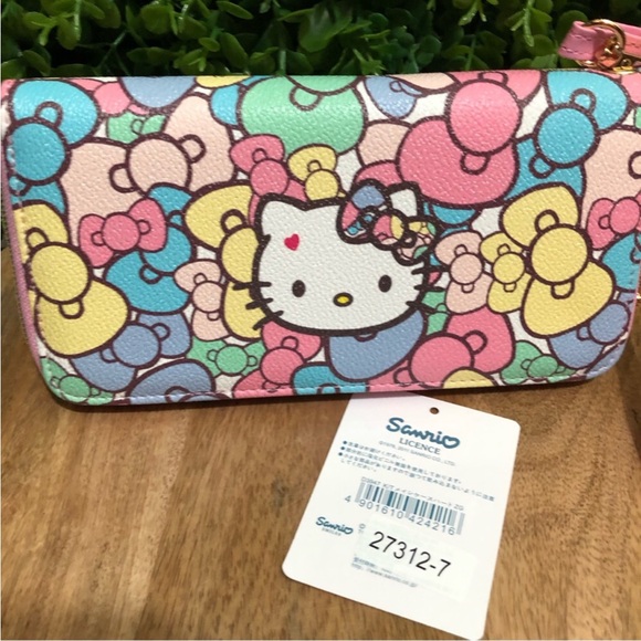 Sanrio NWT hello Kitty Wallet - Picture 6 of 7